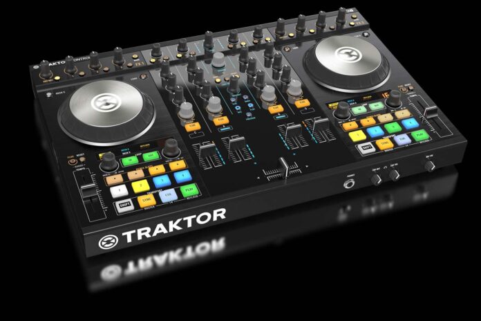 NI-Native-Instruments_TRAKTOR_KONTROL_S4_MK2_angle_black.jpg