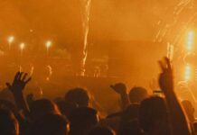 15 Injured In Stage Truss Collapse At Archi Club In Buenos Aires