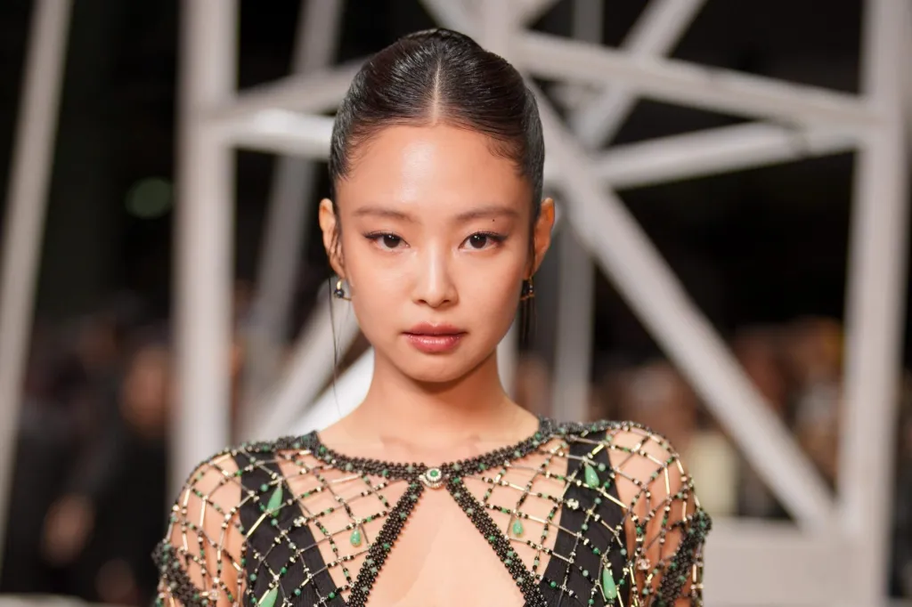 BLACKPINK’s JENNIE Tries ‘Dracula’ TikTok Trend for Tame Impala Remix