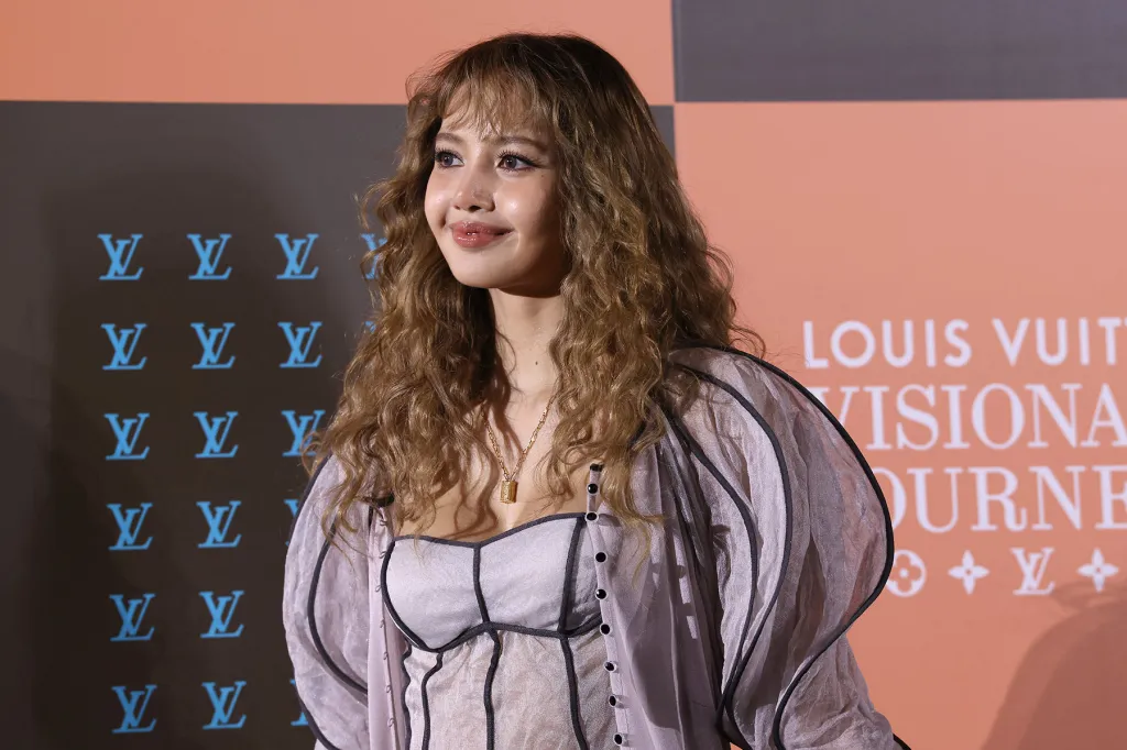 BLACKPINK’s Lisa Visits Viral Monkey Punch in Japan