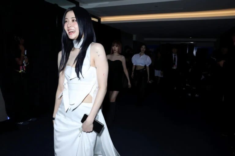 LE SSERAFIM’s Huh Yunjin Debuts Taylor Swift-Inspired Hairstyle