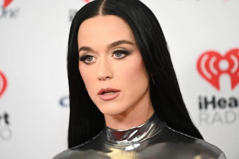 Katy Perry Tosses Credit Card Into Trevi Fountain for ‘Good Luck’
