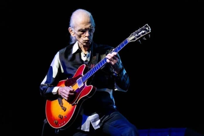 steve-howe-yes-2025-billboard-1800.jpg