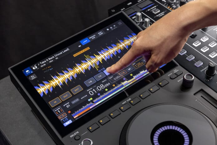 CDJ-1500X_LifestyleImages_TubeLighting_18_LR_2048x1366.jpg