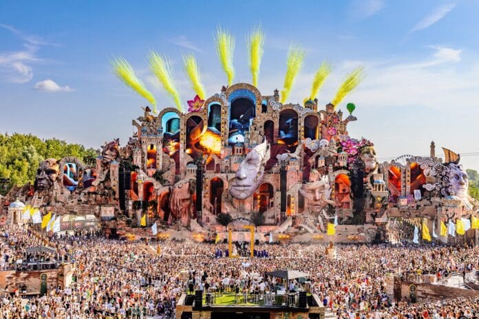 Tomorrowland-W1-140-1.jpg