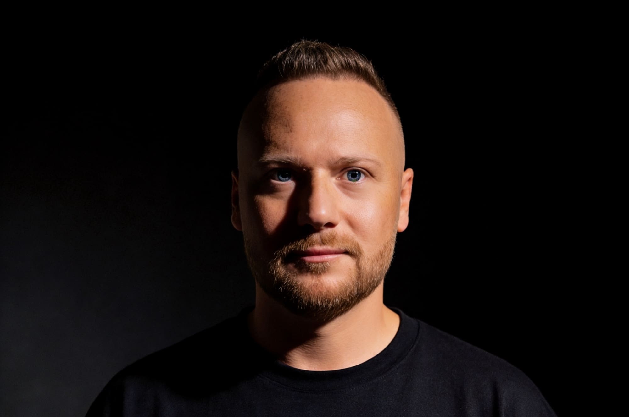 Sam Harris captures longing and connection on deep house banger “Stay With Me”