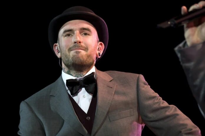 ben-saunders-the-voice-holland-2011-billboard-1800.jpg
