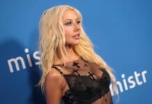 Christina Aguilera Shares NSFW Bathtub Selfie Ahead of Halloween